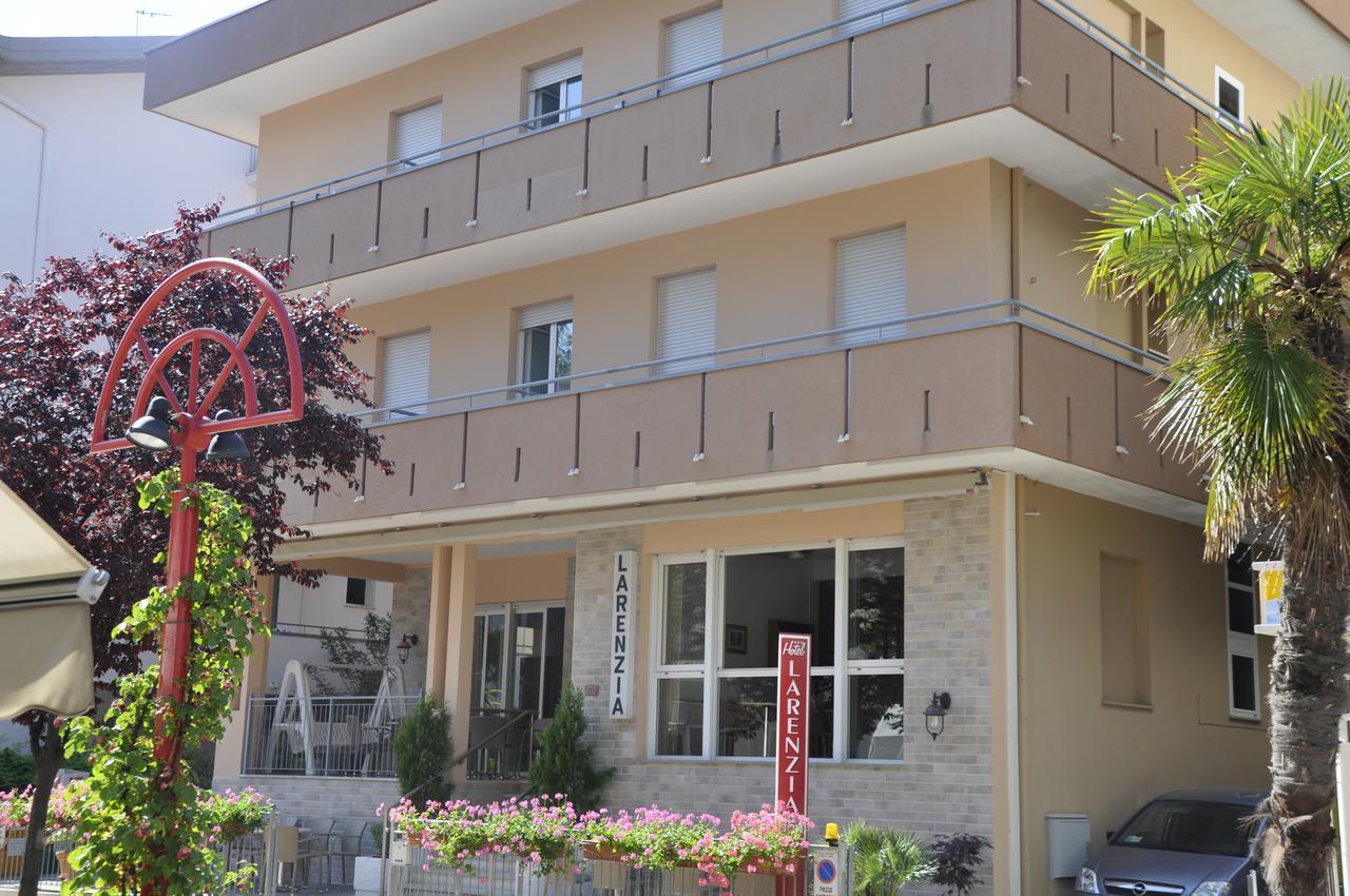 Albergo Larenzia カットーリカ エクステリア 写真