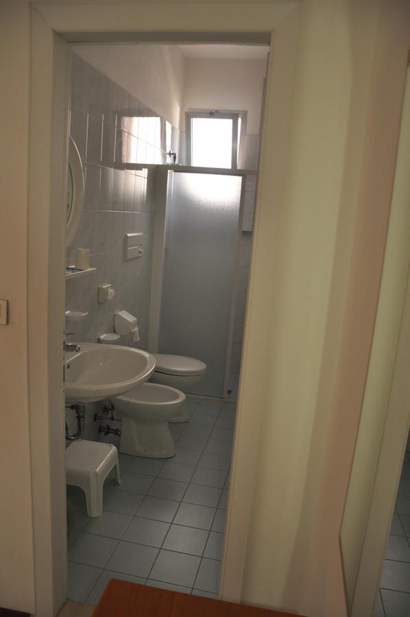 Albergo Larenzia カットーリカ エクステリア 写真